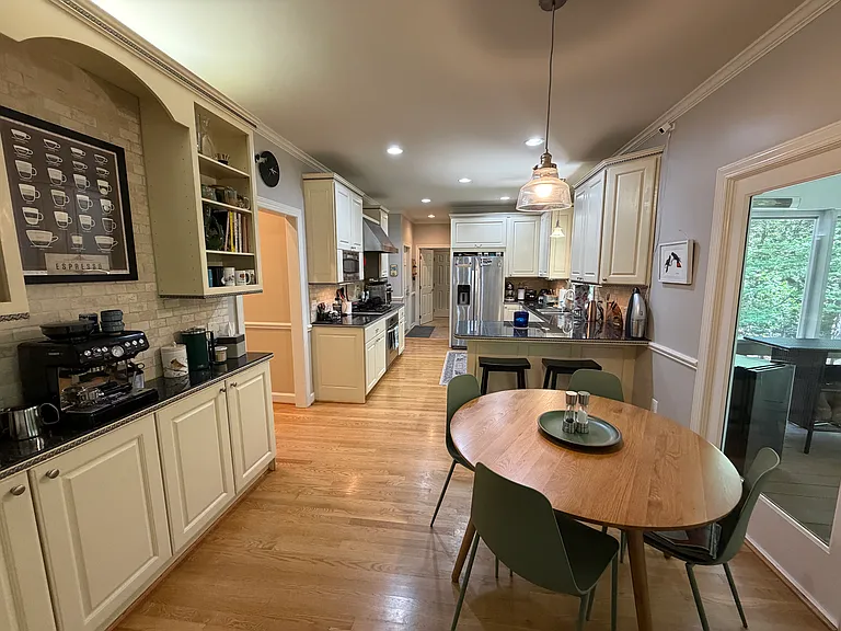 Kitchen nook & kitchen