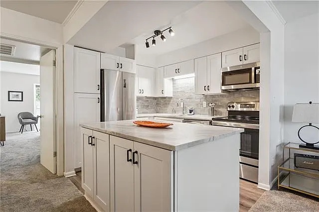 2724 Whitney Pl #327 — Photo 6