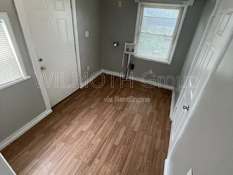 2631 Southeastern Ave — Photo 20
