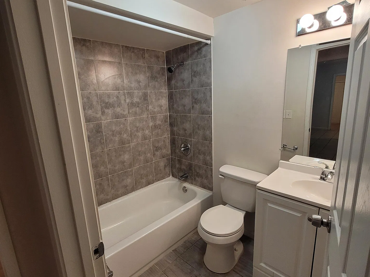 36 Lethea Street Southeast - 1 — Photo 4