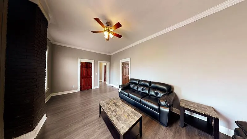 6 bed, 2542 sqft, $4,350 — Photo 2