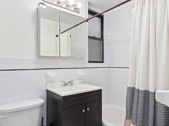 5th image of 256 W 15th St APT 4FW
