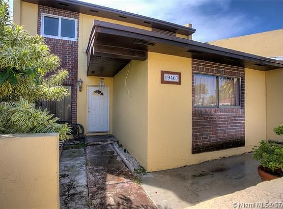 4th image of 19407 NW 54th Pl #19407
