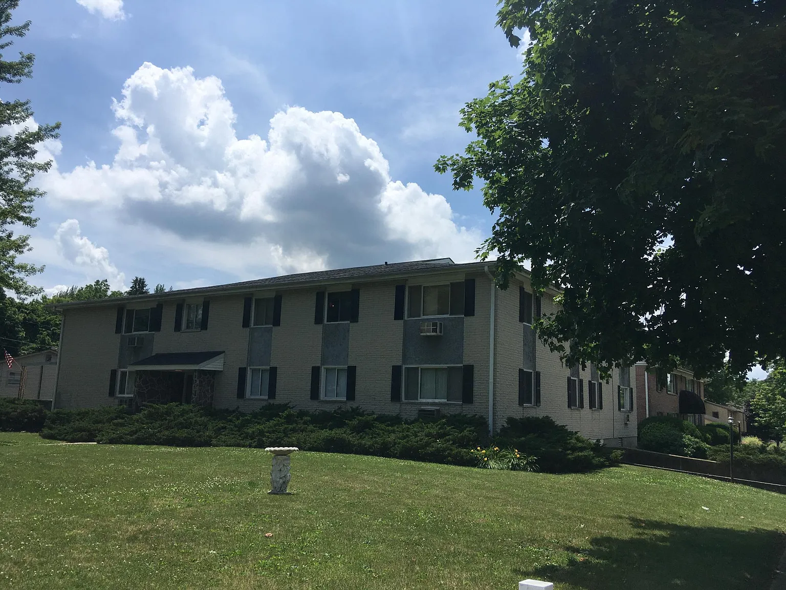 2 bed, 950 sqft, $1,650 — Photo 1