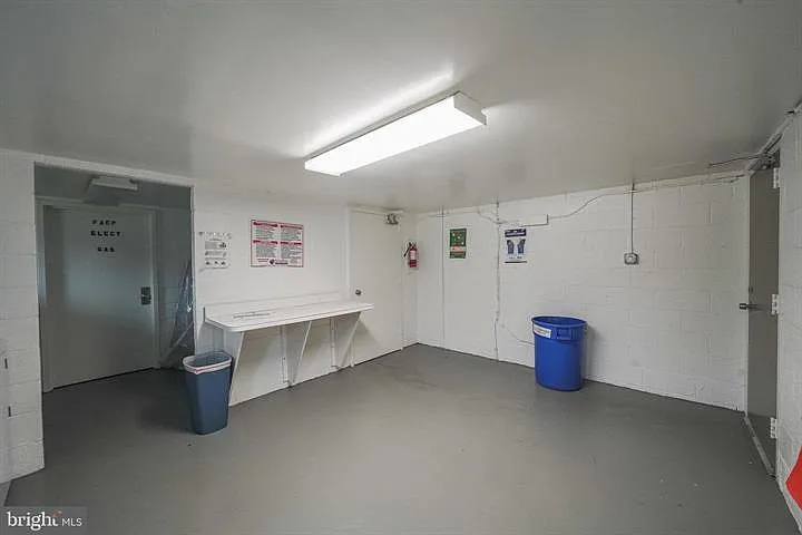 10601 Weymouth St #4 — Photo 32