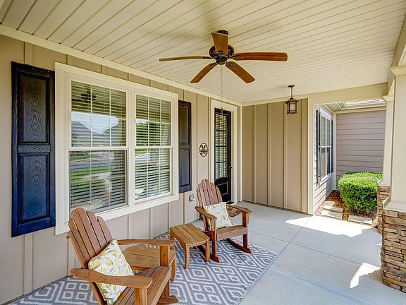 4th image of 323 Belle Oaks Dr