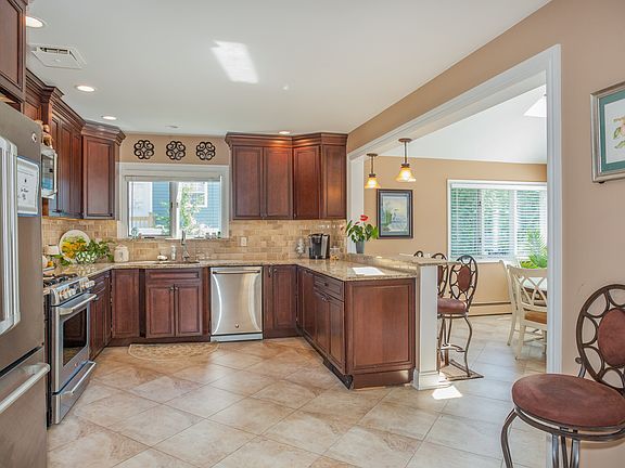 3rd image of 858 W Bay Dr