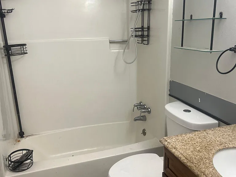 1811 Hanover Ln — Photo 12