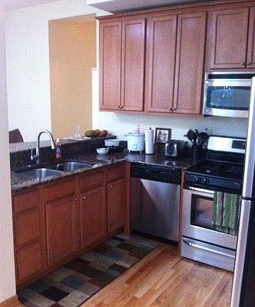2nd image of 844 W Armitage Ave #2