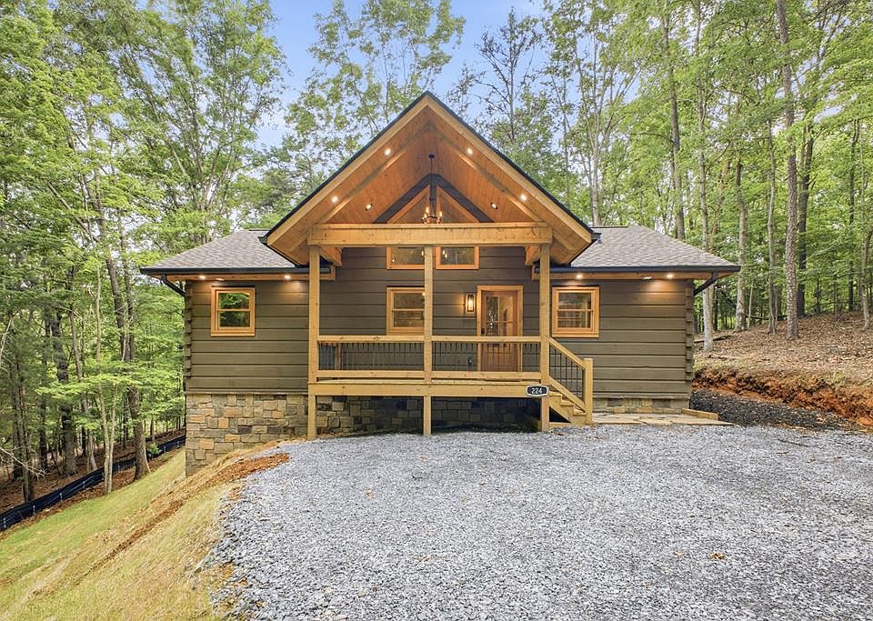 1st image of 224 Pinecrest Dr