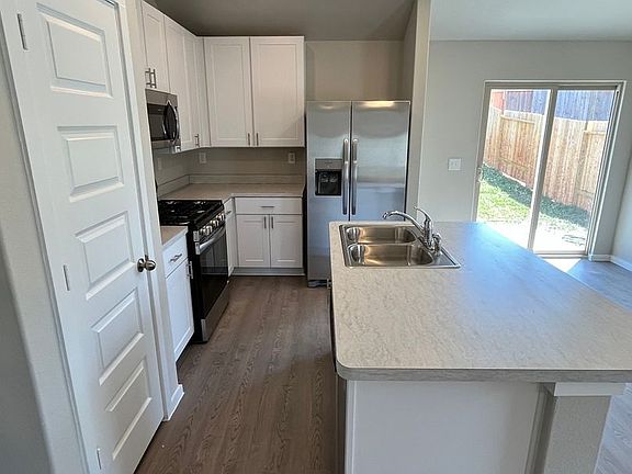 4th image of 25553 Blossom Ct