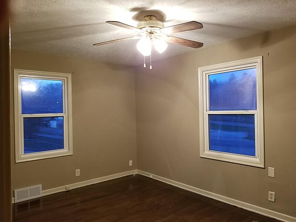 3rd image of 1034 Parkway Dr