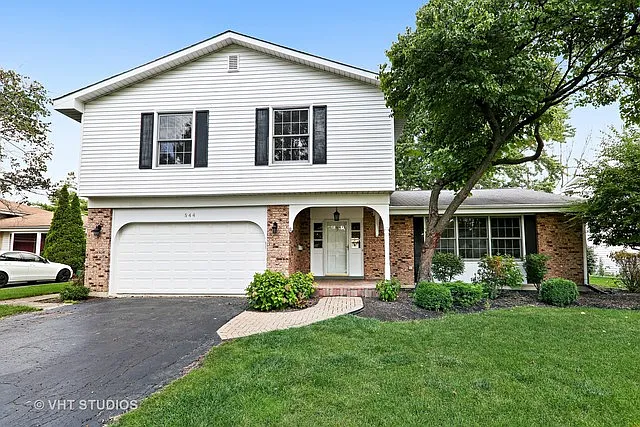 17W544 Earl Ct photo 1