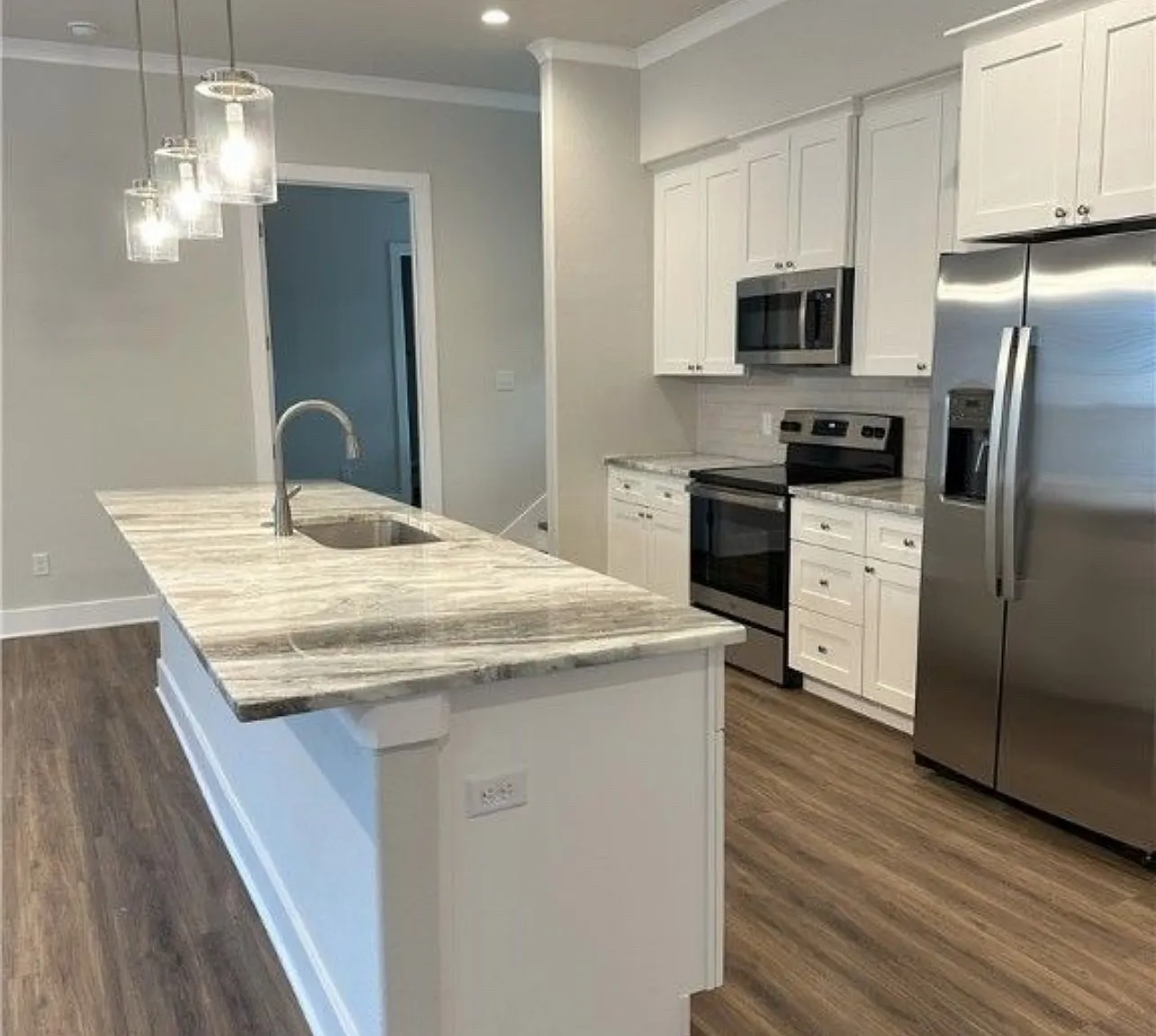 4 bed, 4.5 bath, $950 — Photo 2