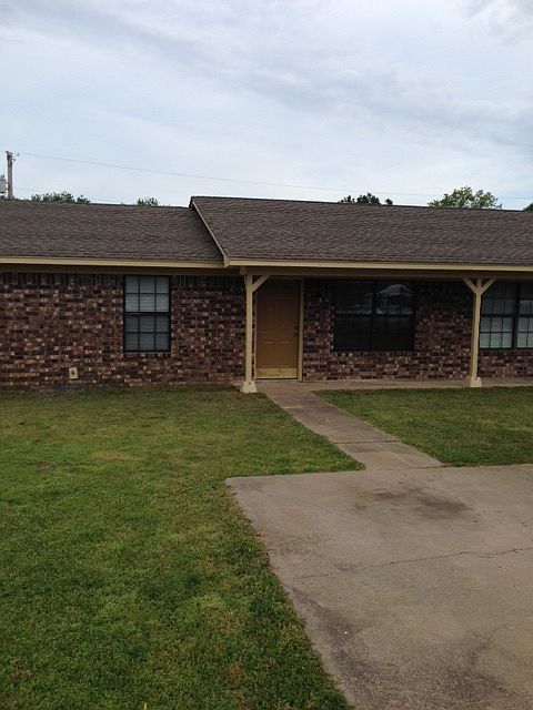 1st image of 8 Bradley Cir Unit B