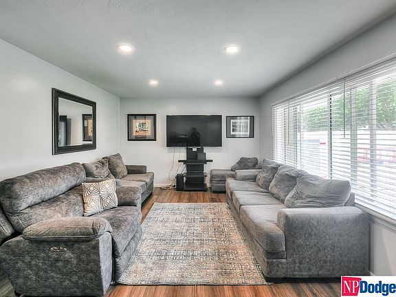 4th image of 4855 Saratoga St