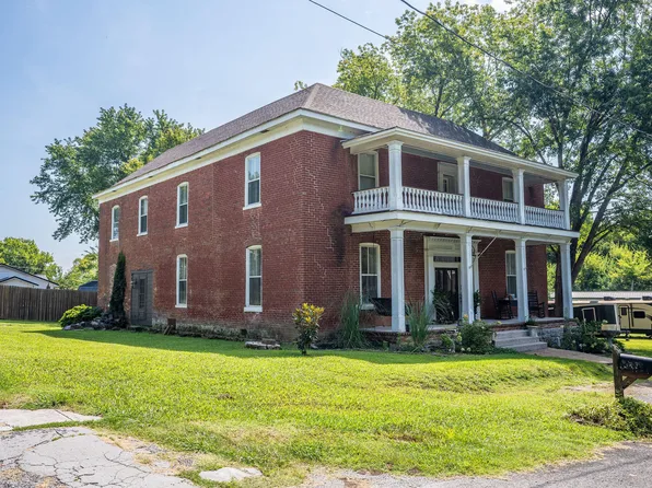 211 Church St, Stevenson, AL 35772