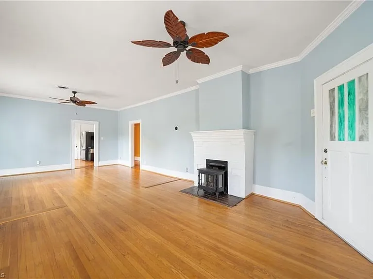 2083 Elizabeth Ave — Photo 3