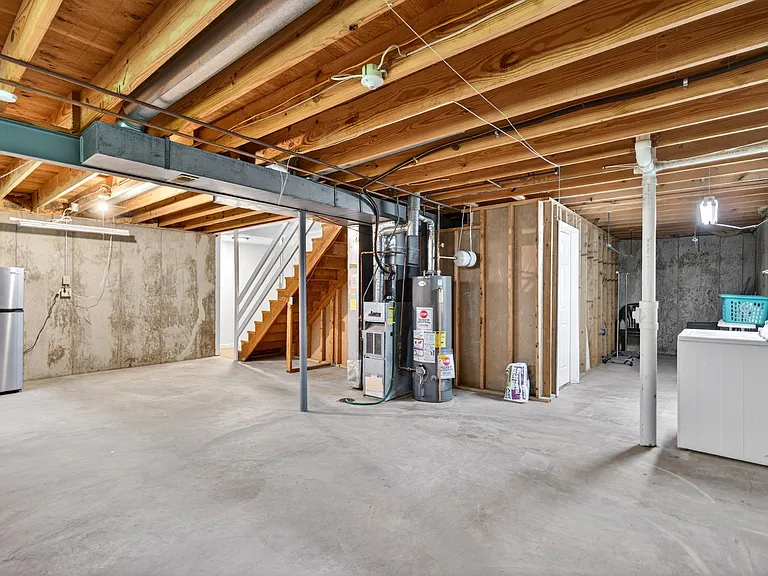 2126 Hungerford Dr — Photo 33