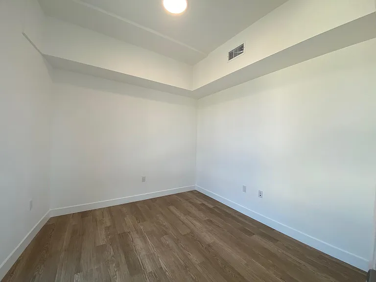 5300 W Adams Blvd #303 — Photo 6