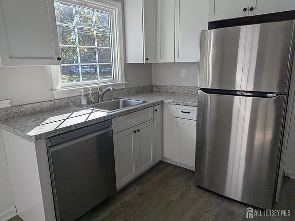 3rd image of 305 E St