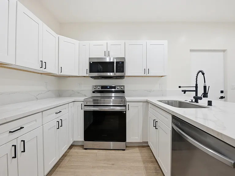 4104 F St #1 — Photo 2