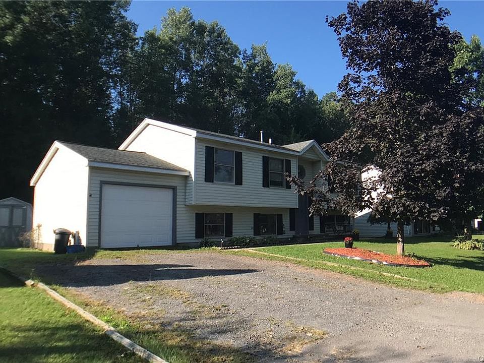 1st image of 28 Sunnyfield Dr