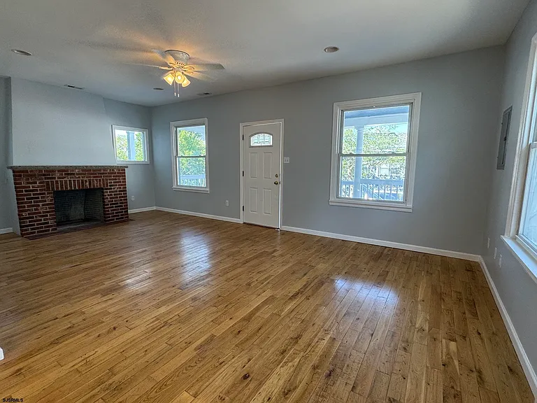 4 N Hillside Ave #AVE — Photo 2
