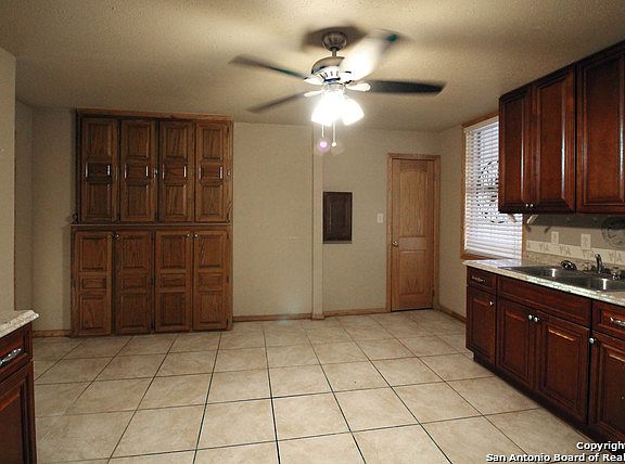 4th image of 211 E Dullnig Ct