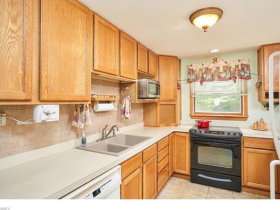 5th image of 4901 Debbie Dr