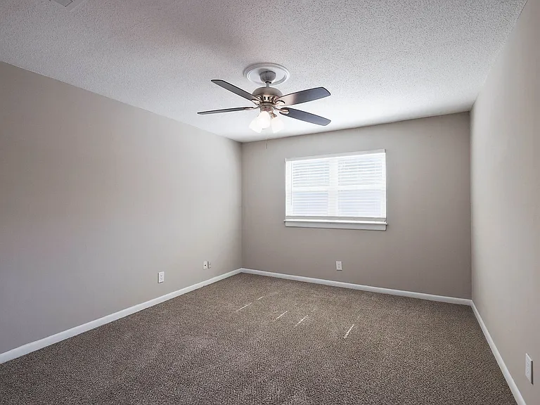 Hampton Hall | Comfort, Convenience, & Community All In One — Photo 394