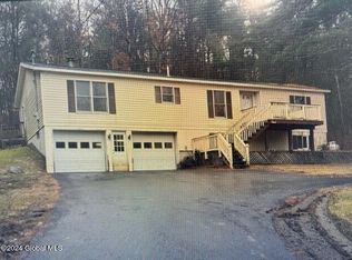128 Holcomb Rd, Averill Park, NY 12018