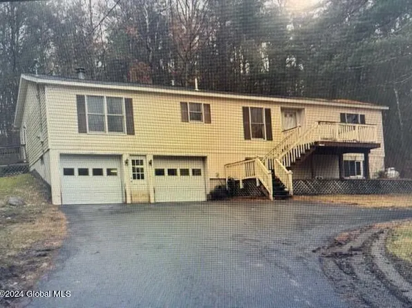128 Holcomb Road, Averill Park, NY 12018