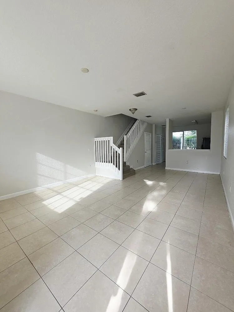 3 bed, 2.5 bath, 1344 sqft, $2,100 — Photo 3