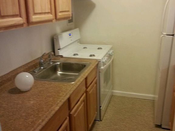 3rd image of 56 Saint Johns Pl APT 2