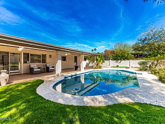 3rd image of 2901 E Las Rocas Dr