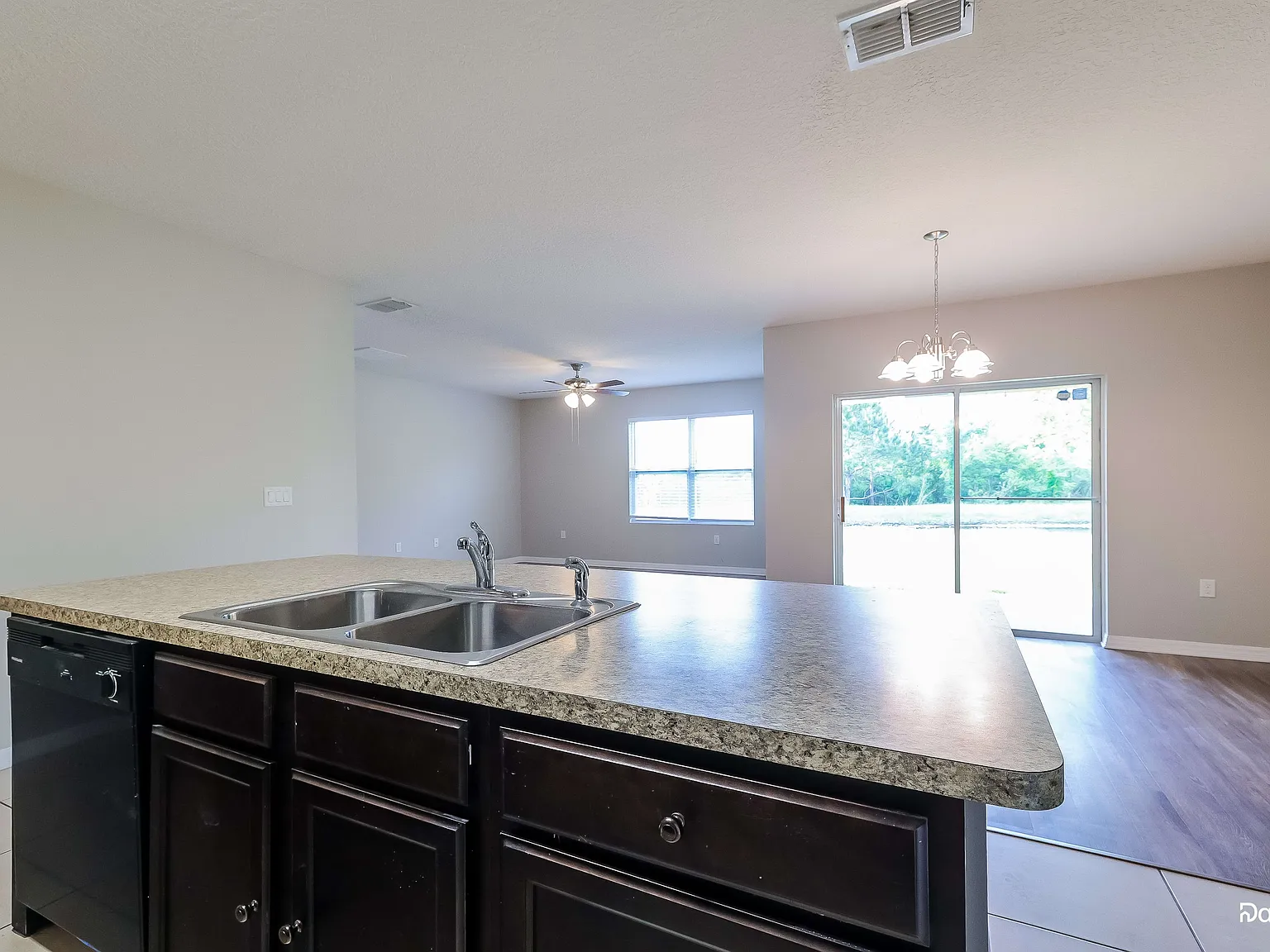 4 bed, 2.0 bath, 1851 sqft, $2,155 — Photo 3
