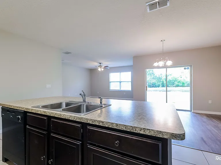 2330 Sequoia Way — Photo 3