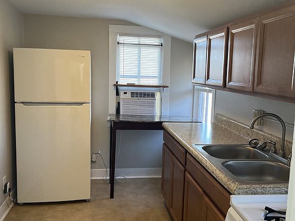 5th image of 2129 Ashwood Ave APT 4