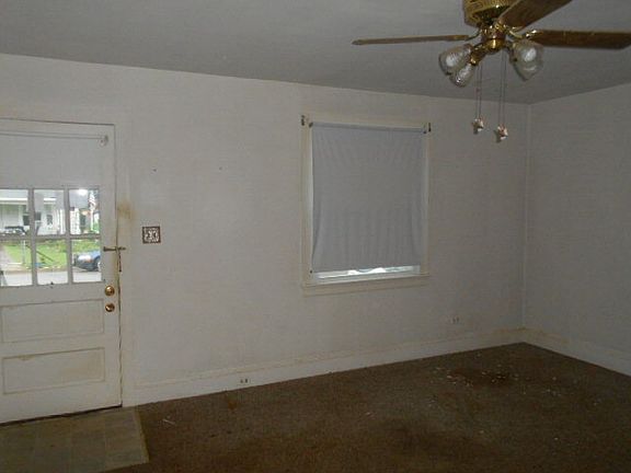 3rd image of 154 Hamlin Ave