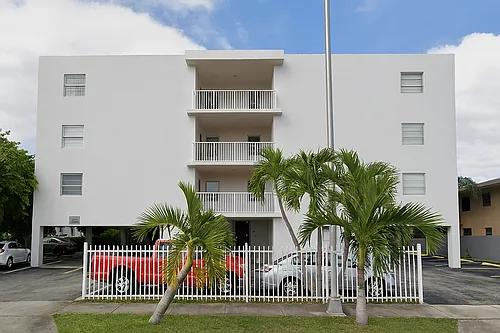 1095 W 77 St Hialeah, FL 33014 Photo 1