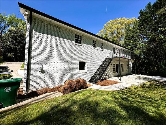 3rd image of 1387 Renee Dr