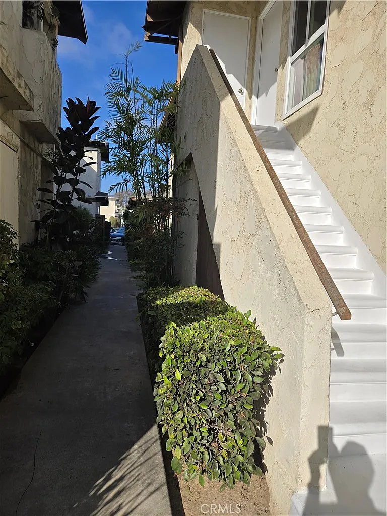 2 bed, 1035 sqft, $3,450 — Photo 1