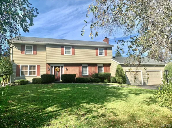 28 Foxcroft Rd, New Hartford, NY 13413