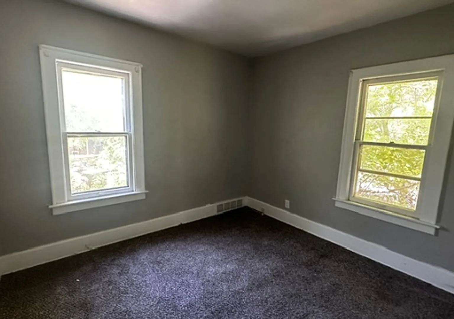 Nice Cozy upstairs unit — Photo 2
