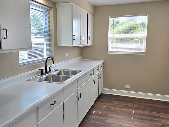 4th image of 122 Cotton Ave #2