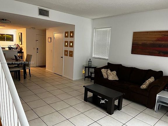 5th image of 1050 Sorrento Dr #1050