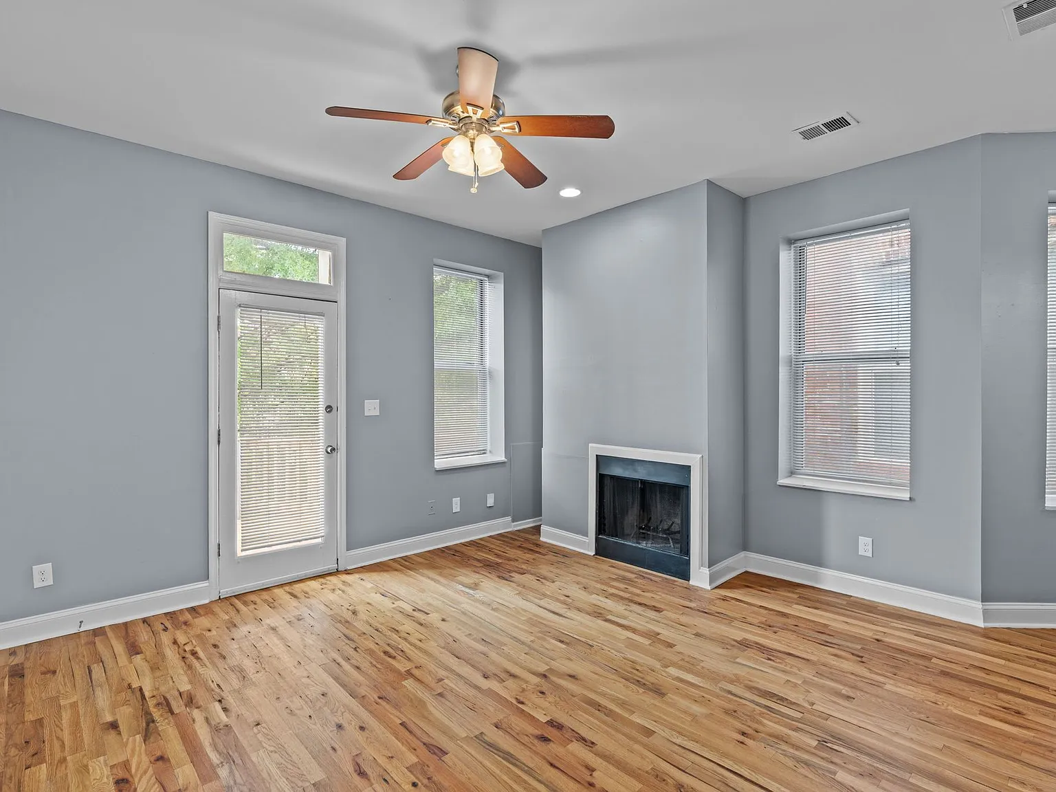1 bed, 1.0 bath, 900 sqft, $1,125 — Photo 2