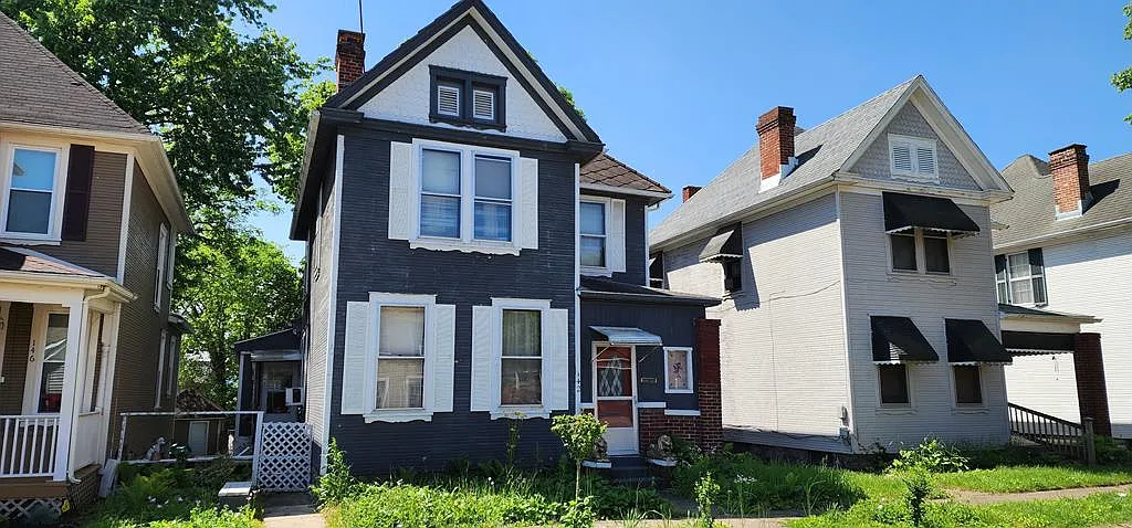 142 E 7th St photo 1