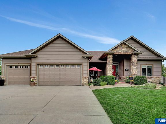 2nd image of 9728 Chateau Cir